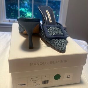 Manolo Blahnik Slingbacks Size 38 - Maysli Lace 70 NWT - Purchased from saks